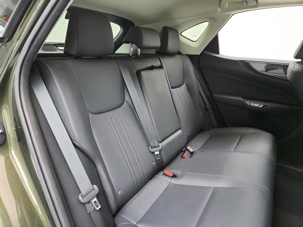 Vehicle image 25 of 41