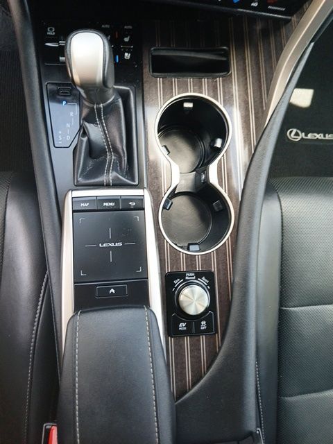 Vehicle image 21 of 28