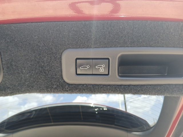 Vehicle image 10 of 28
