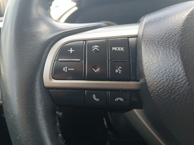 Vehicle image 25 of 28