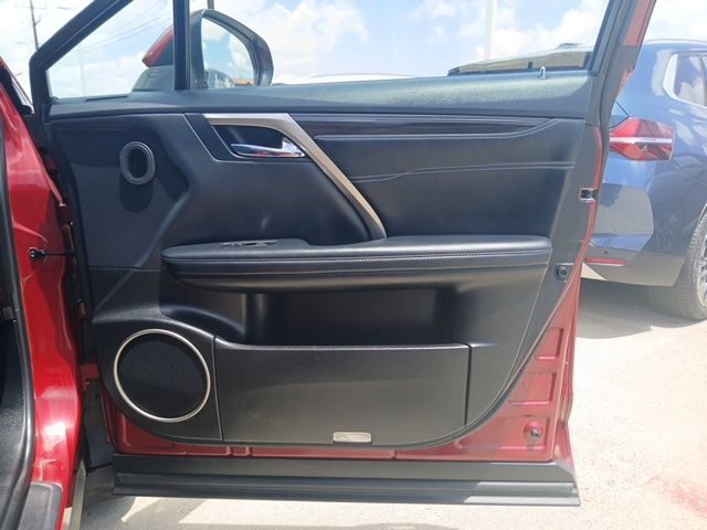 Vehicle image 16 of 28