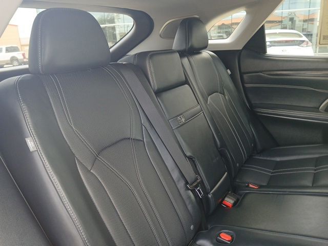Vehicle image 12 of 28