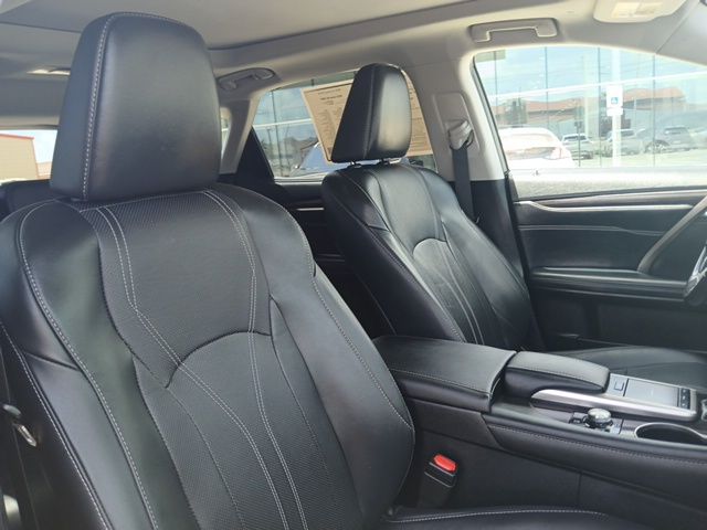Vehicle image 17 of 28