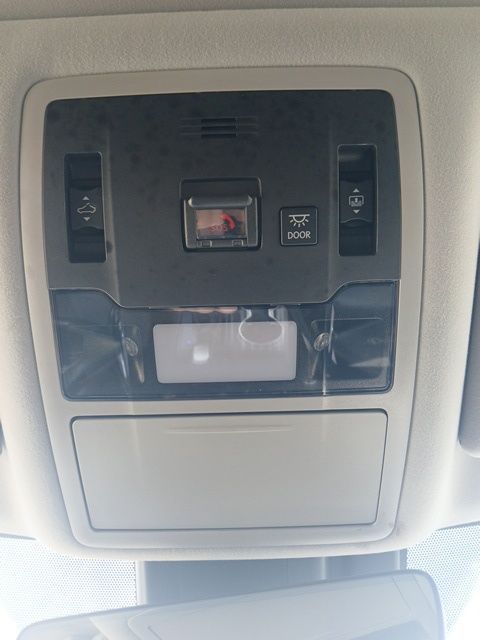 Vehicle image 27 of 28