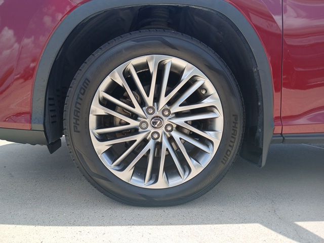 Vehicle image 7 of 28