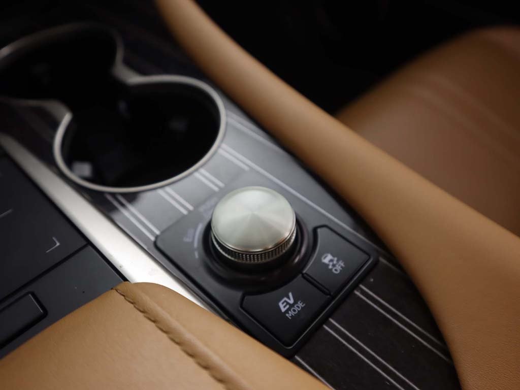 Vehicle image 31 of 57