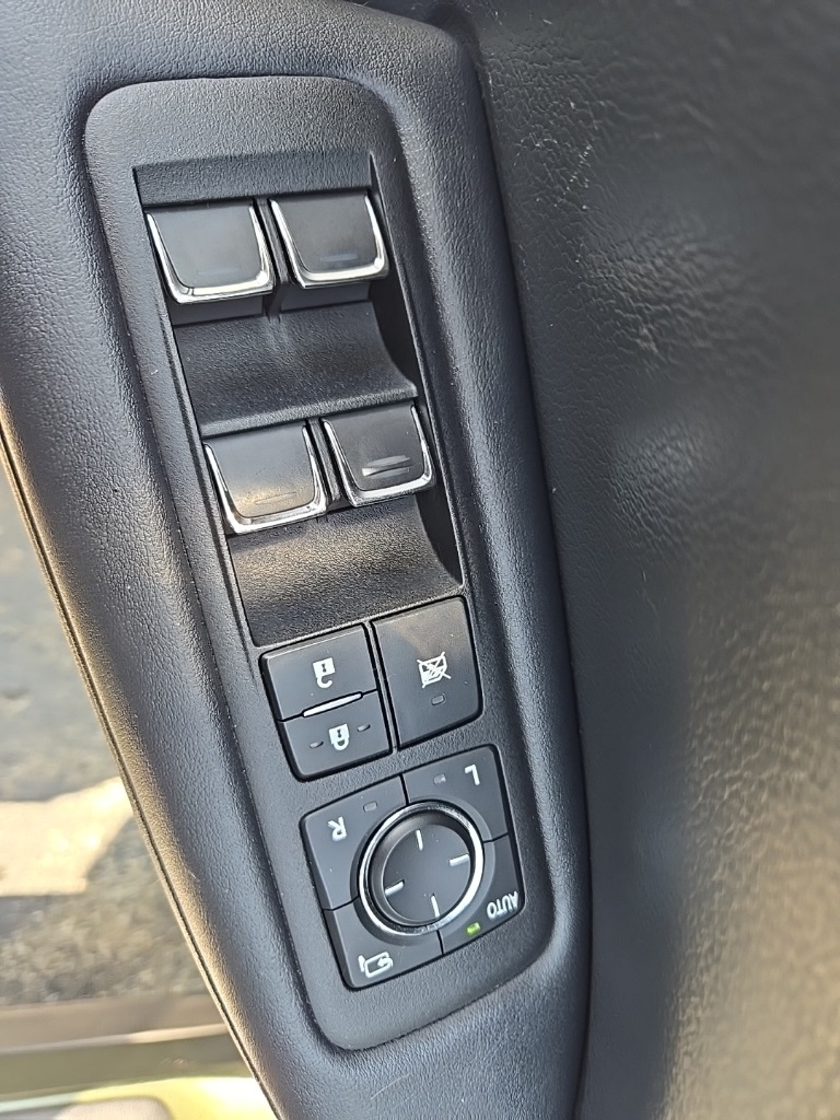 Vehicle image 36 of 77