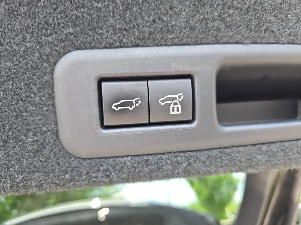 Vehicle image 34 of 77