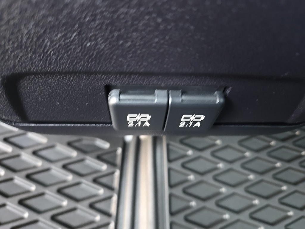 Vehicle image 32 of 77