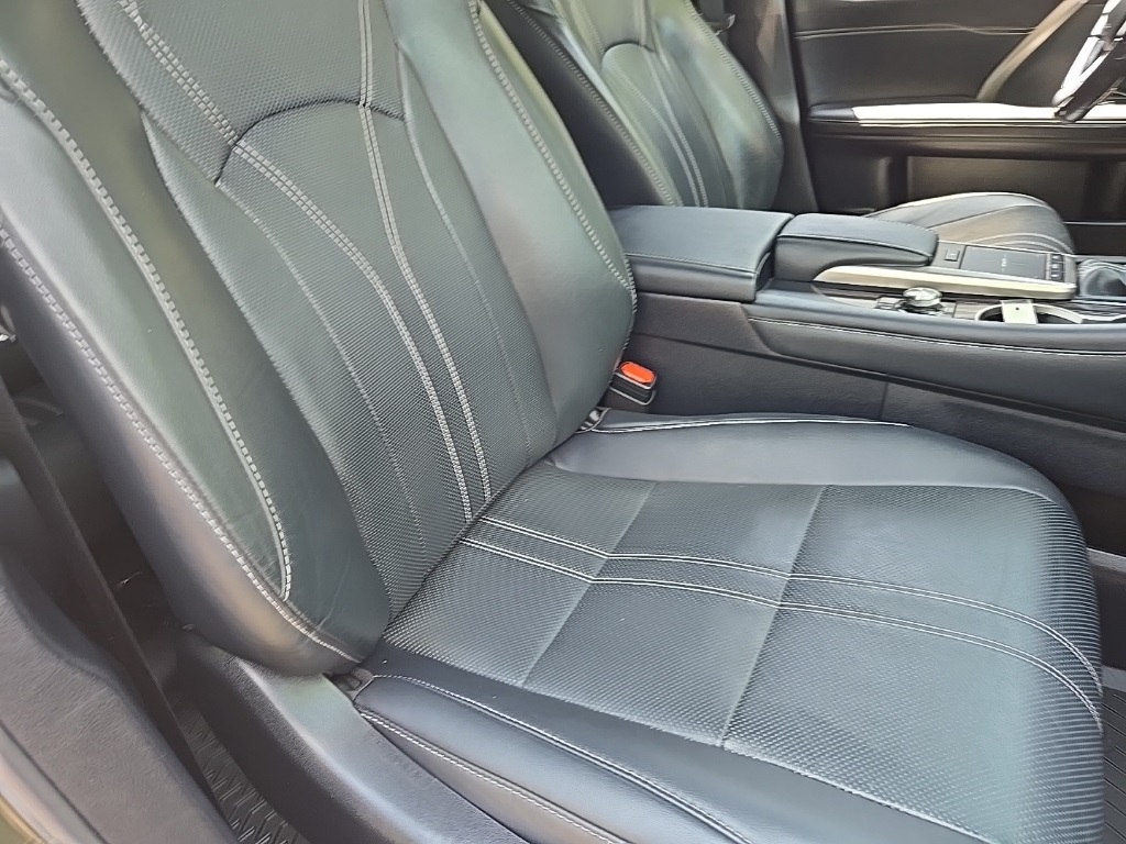 Vehicle image 14 of 77