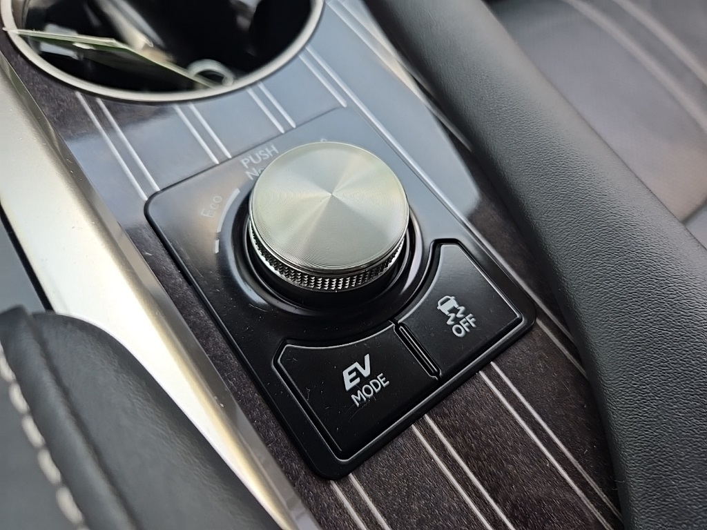 Vehicle image 28 of 77
