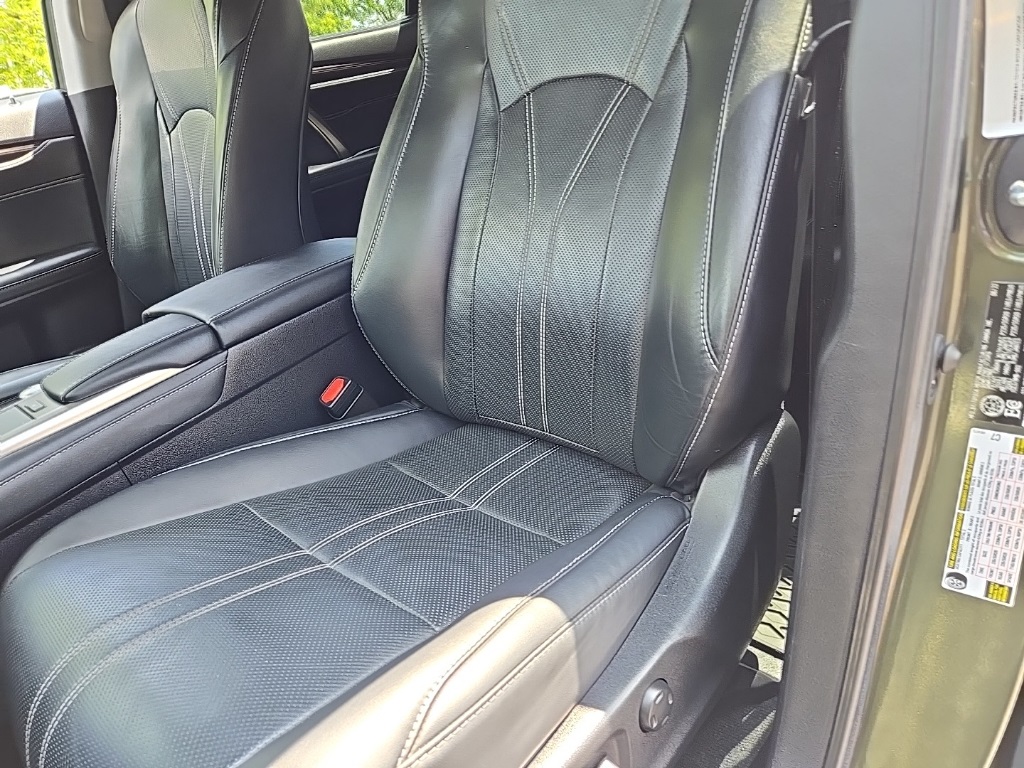 Vehicle image 17 of 77