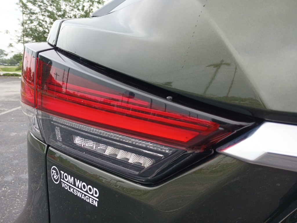 Vehicle image 75 of 77