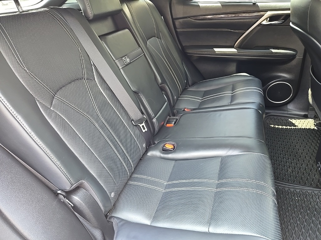 Vehicle image 15 of 77