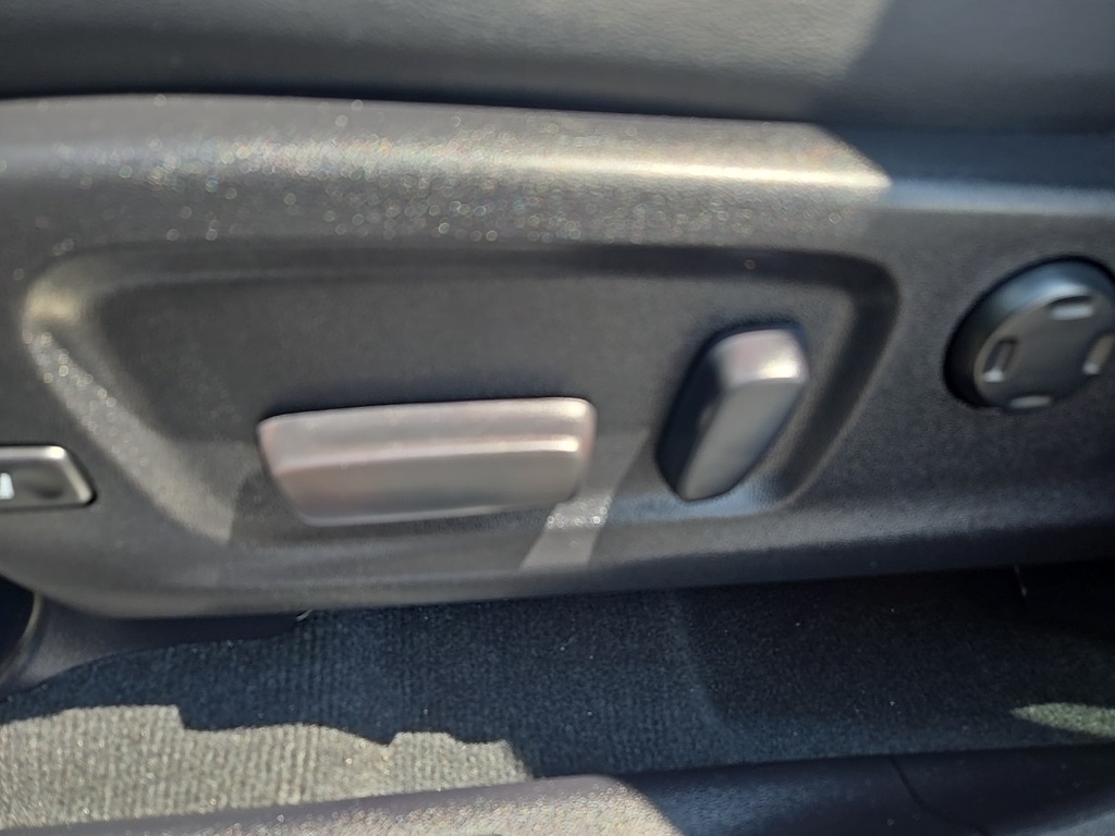 Vehicle image 31 of 77
