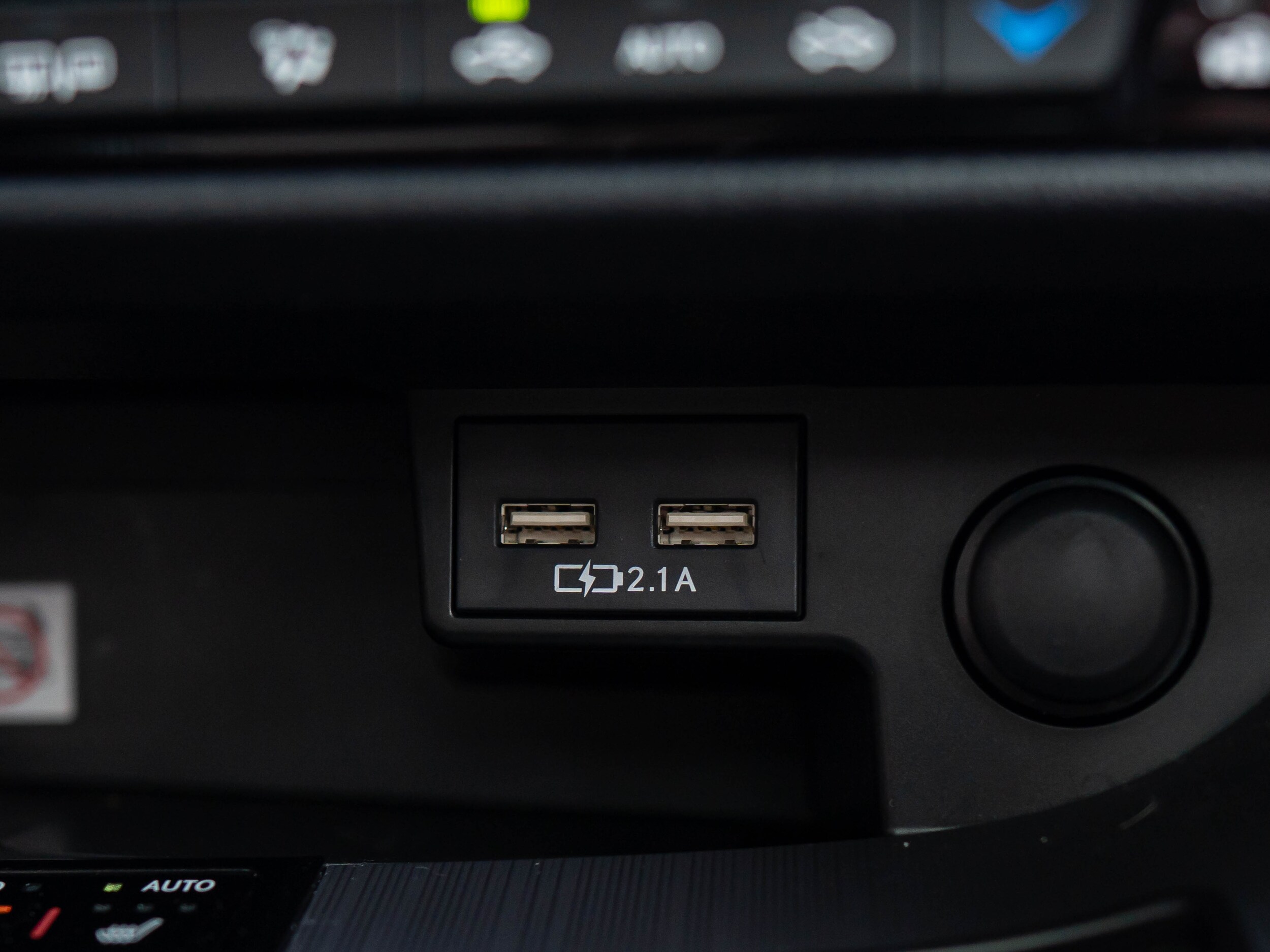 Vehicle image 35 of 60