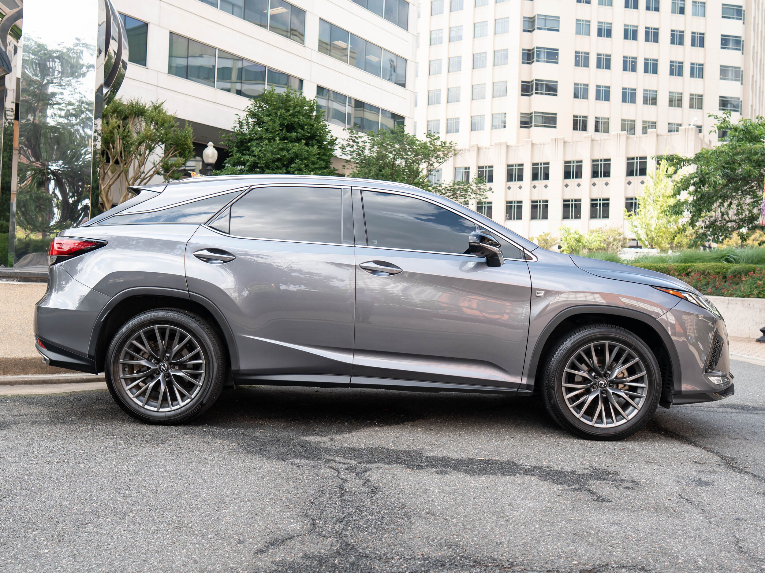 Vehicle image 2 of 60