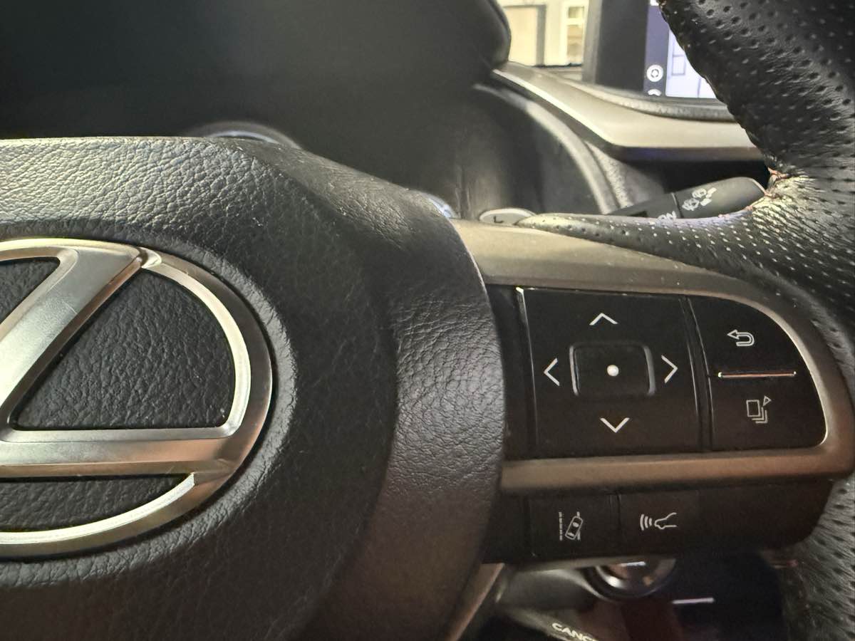 Vehicle image 17 of 54
