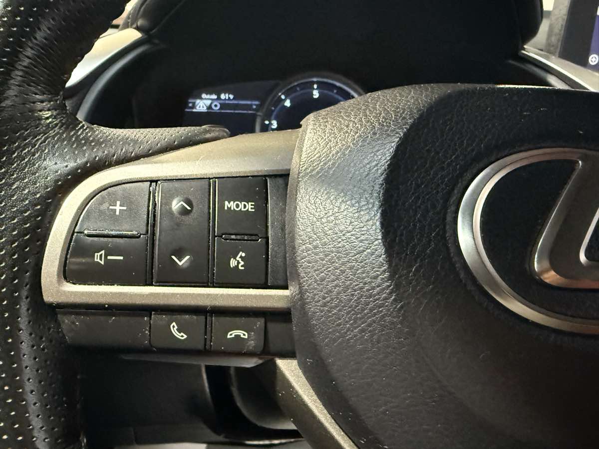Vehicle image 18 of 54