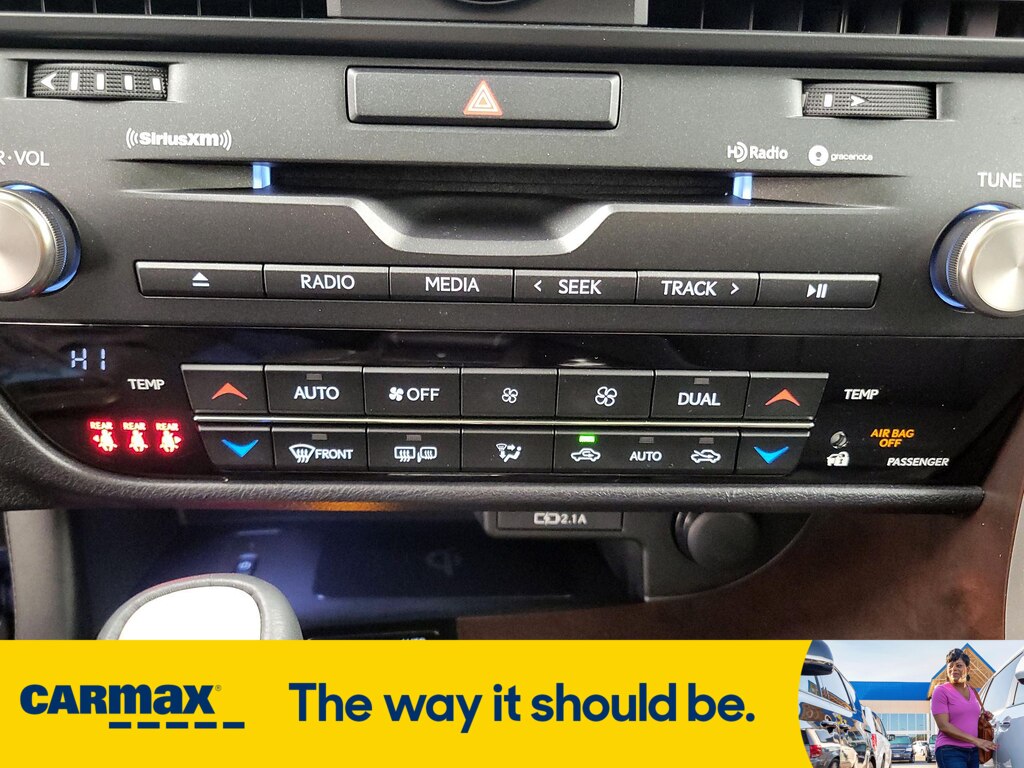 Vehicle image 22 of 29