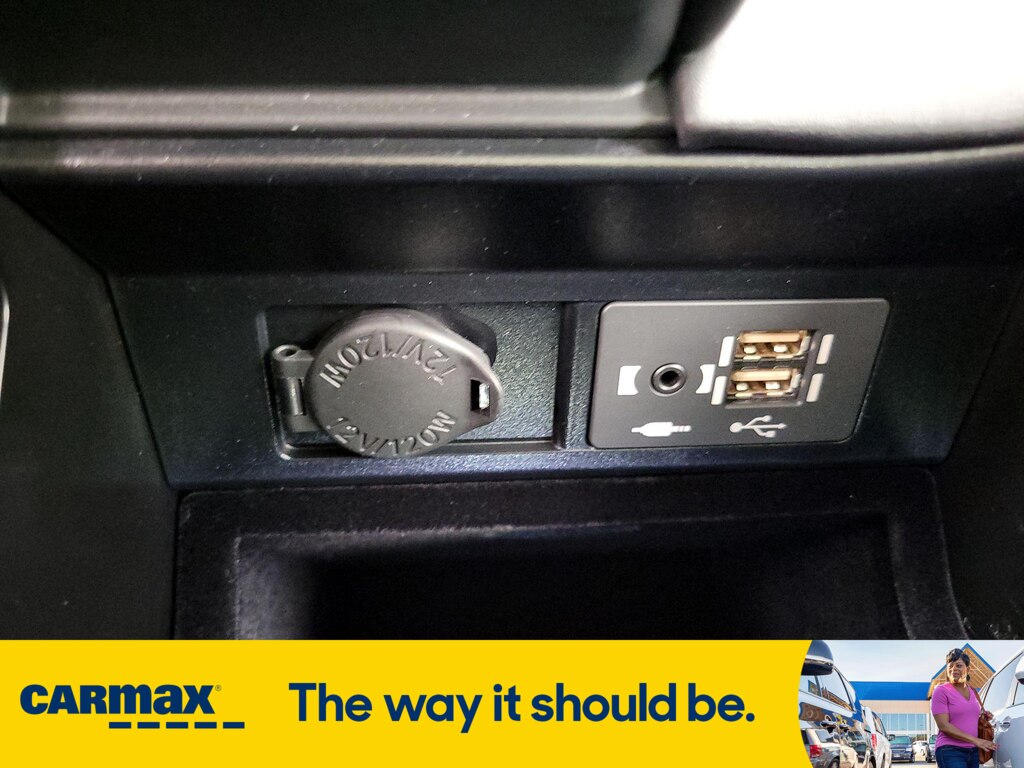 Vehicle image 24 of 29