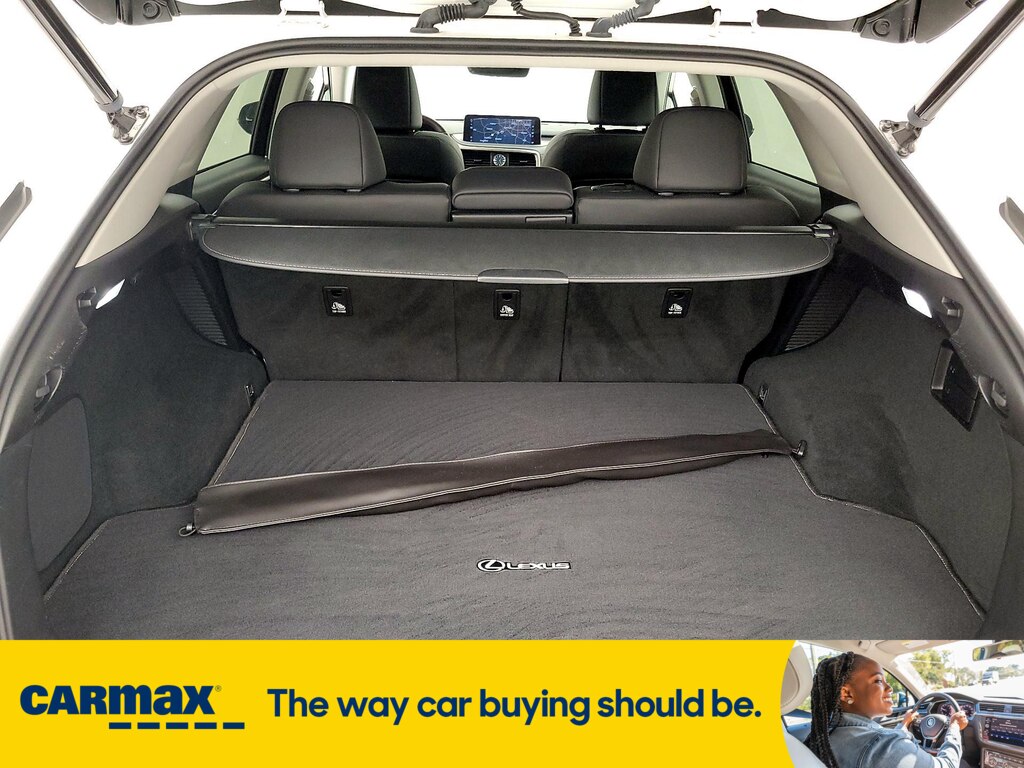 Vehicle image 27 of 29