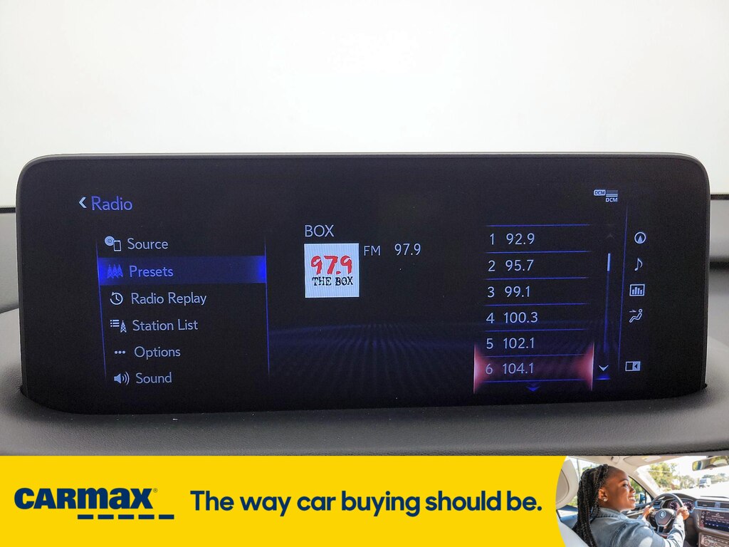 Vehicle image 21 of 29