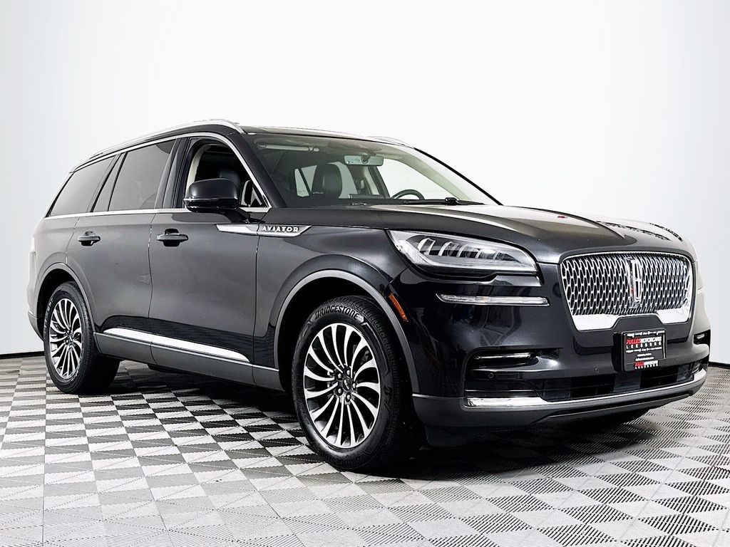 2022 Lincoln Aviator Reserve Image 3 of 34