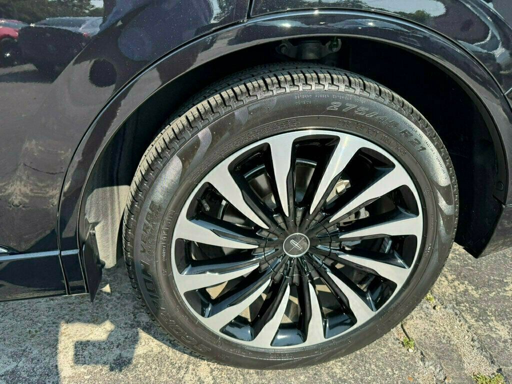 Vehicle image 8 of 34