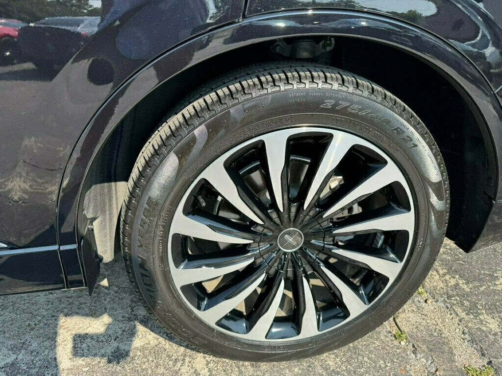Vehicle image 7 of 34