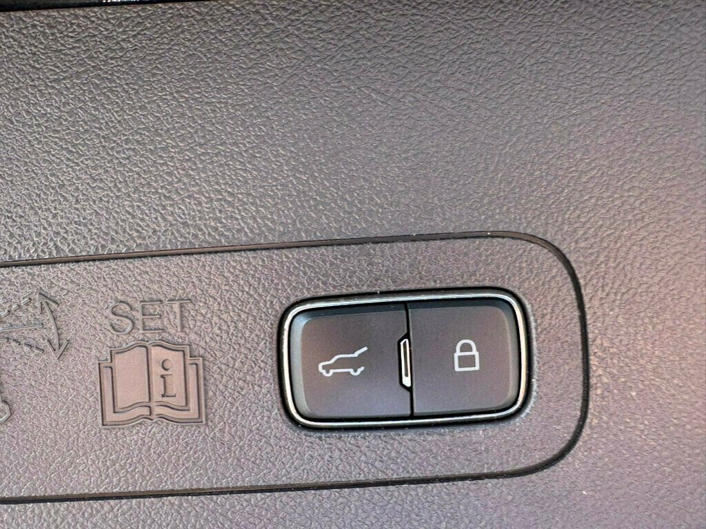 Vehicle image 31 of 34