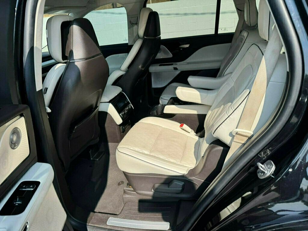 Vehicle image 15 of 34