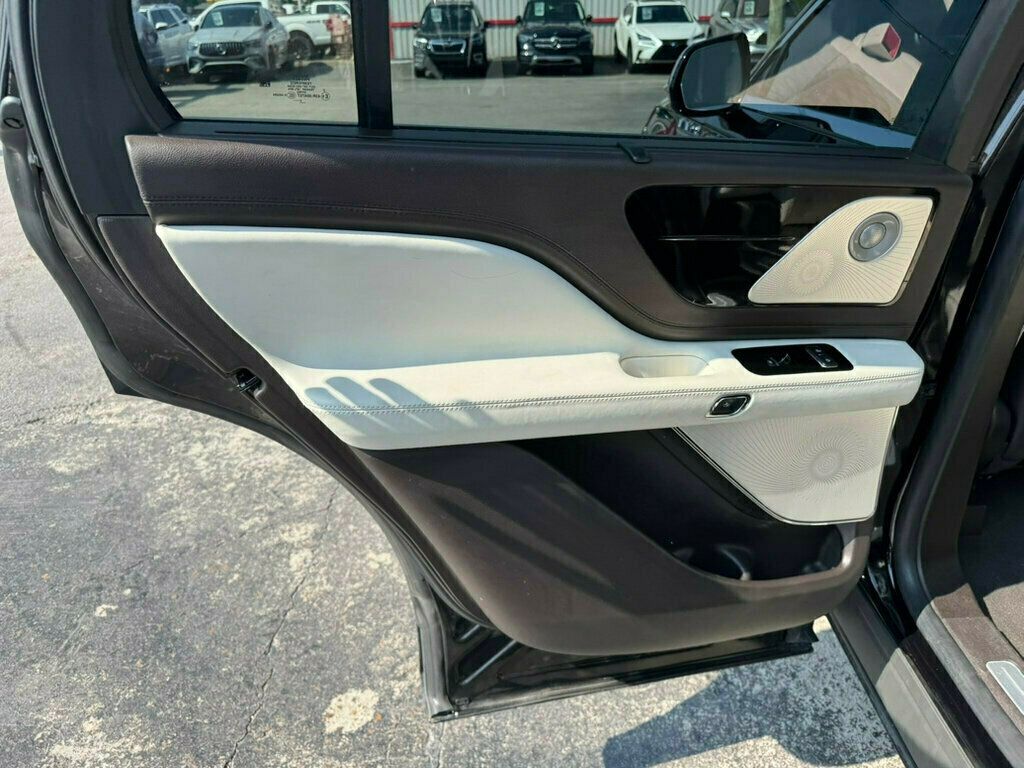 Vehicle image 29 of 34