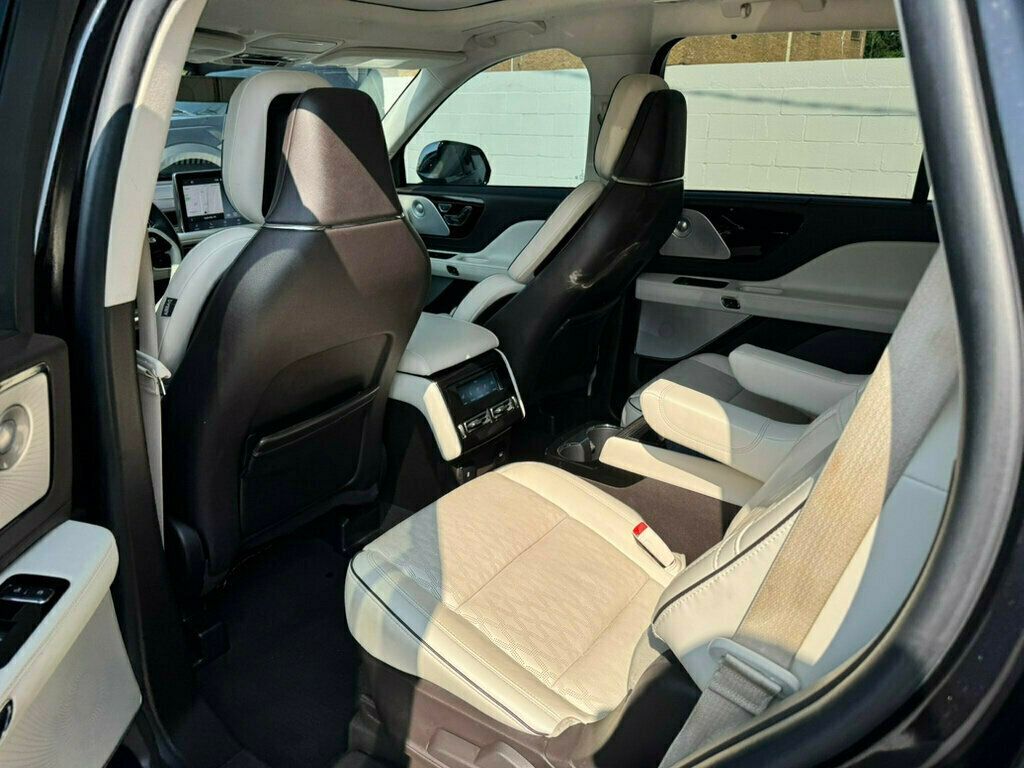 Vehicle image 17 of 34