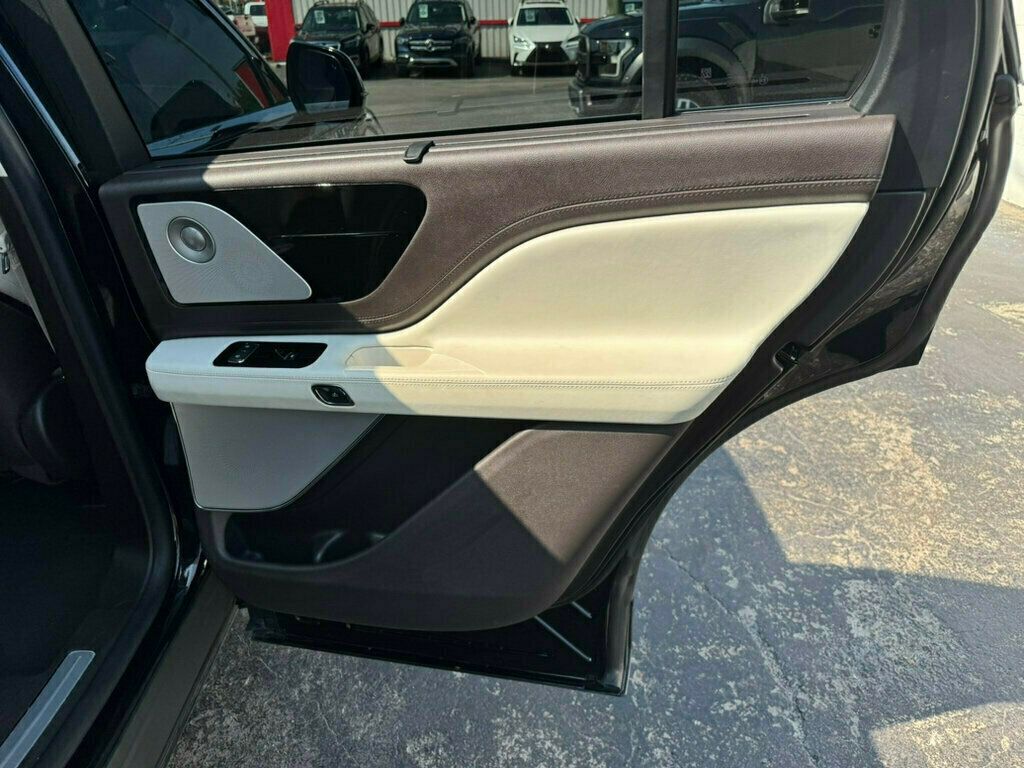 Vehicle image 30 of 34