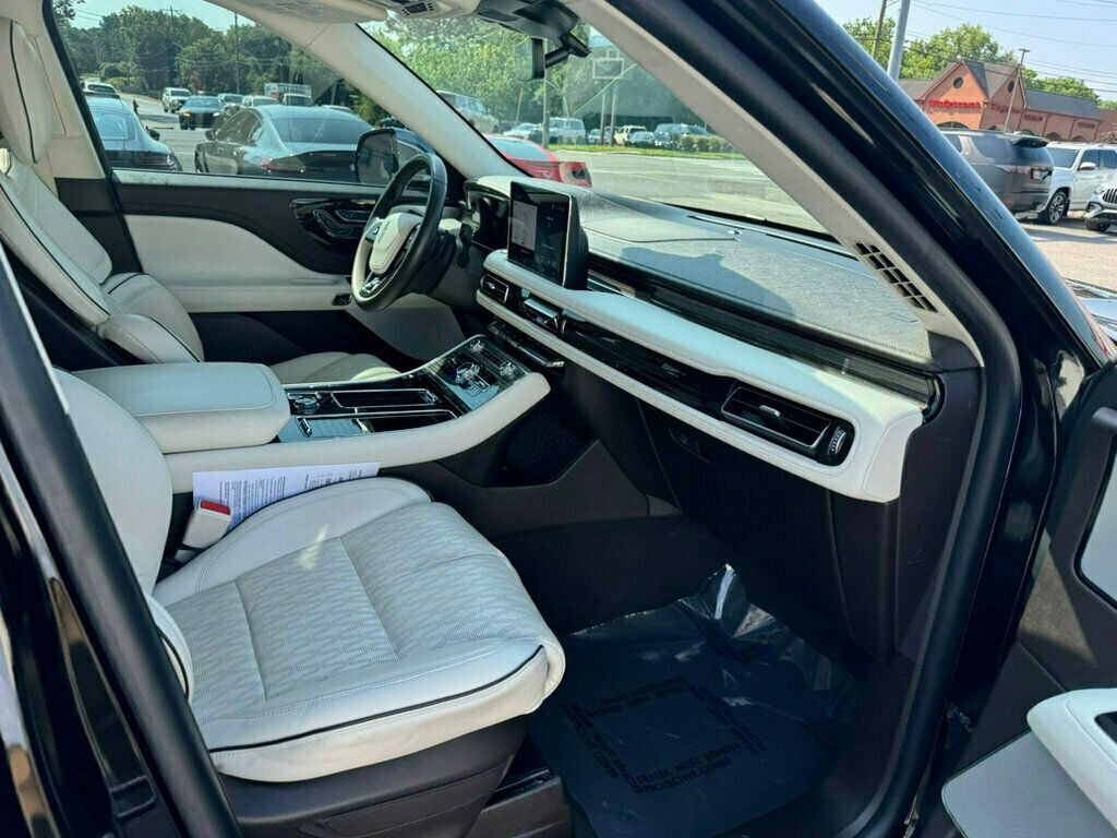 Vehicle image 18 of 34