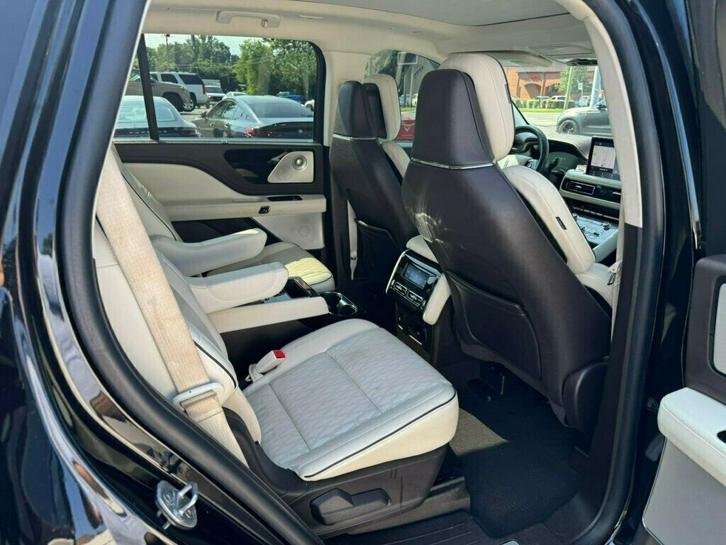Vehicle image 13 of 34