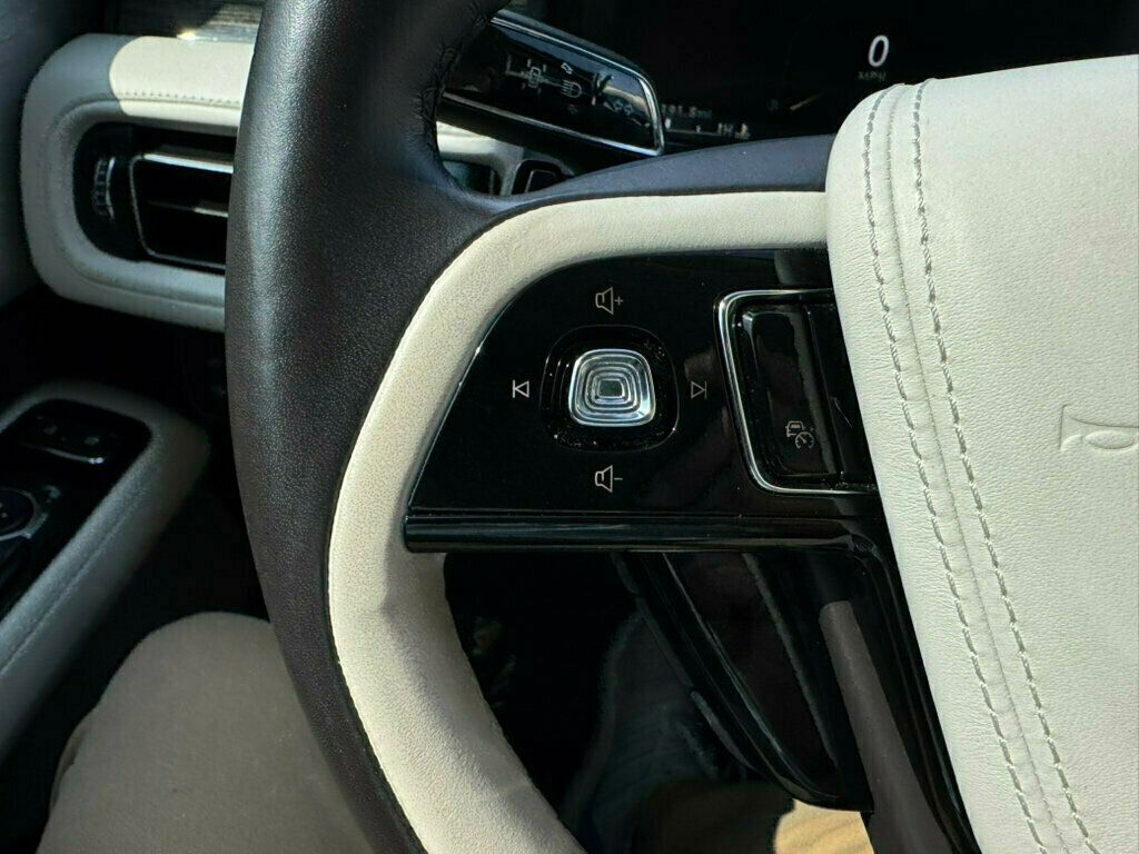 Vehicle image 27 of 34