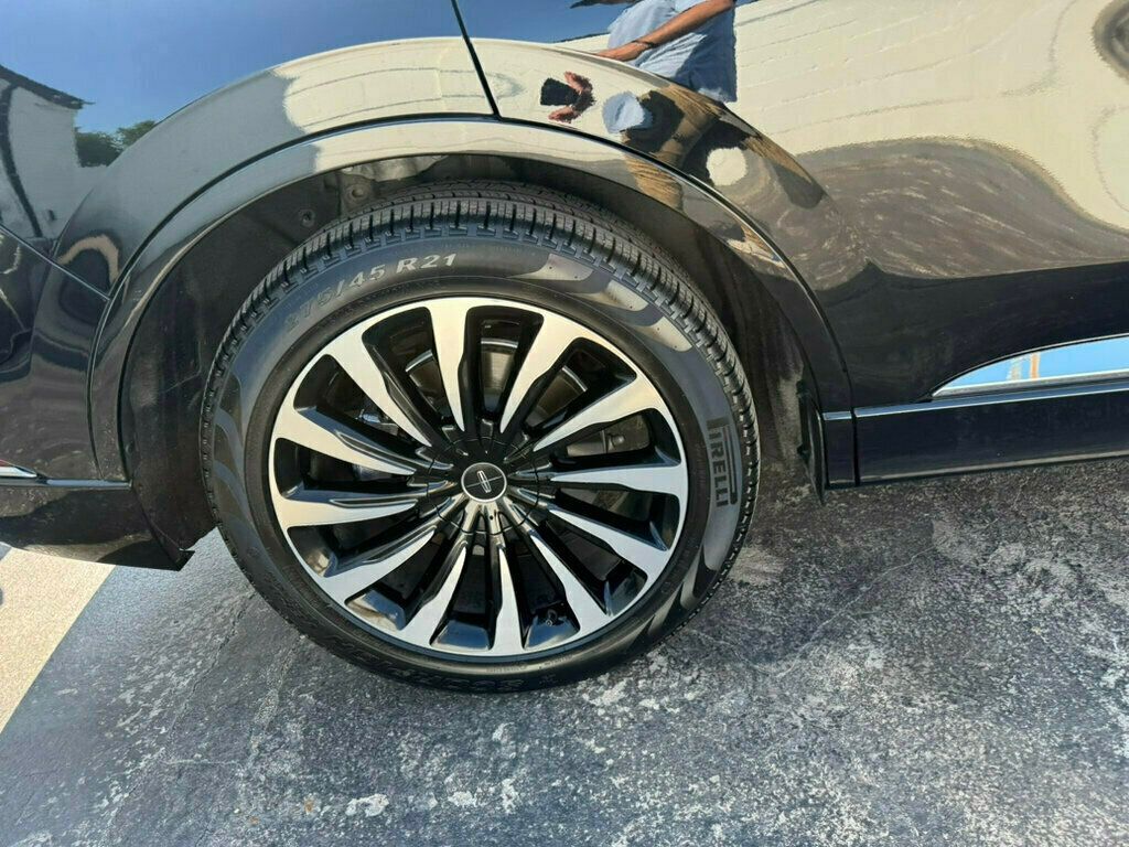 Vehicle image 9 of 34