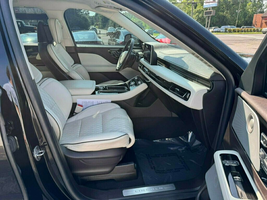 Vehicle image 16 of 34