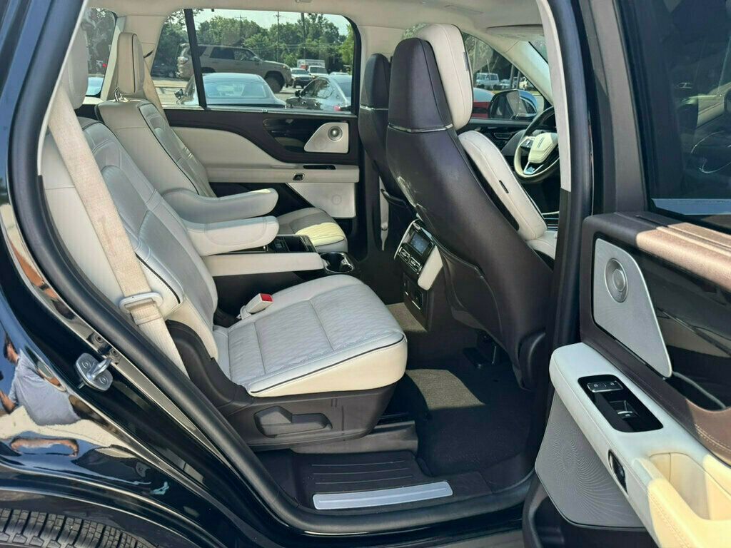 Vehicle image 14 of 34