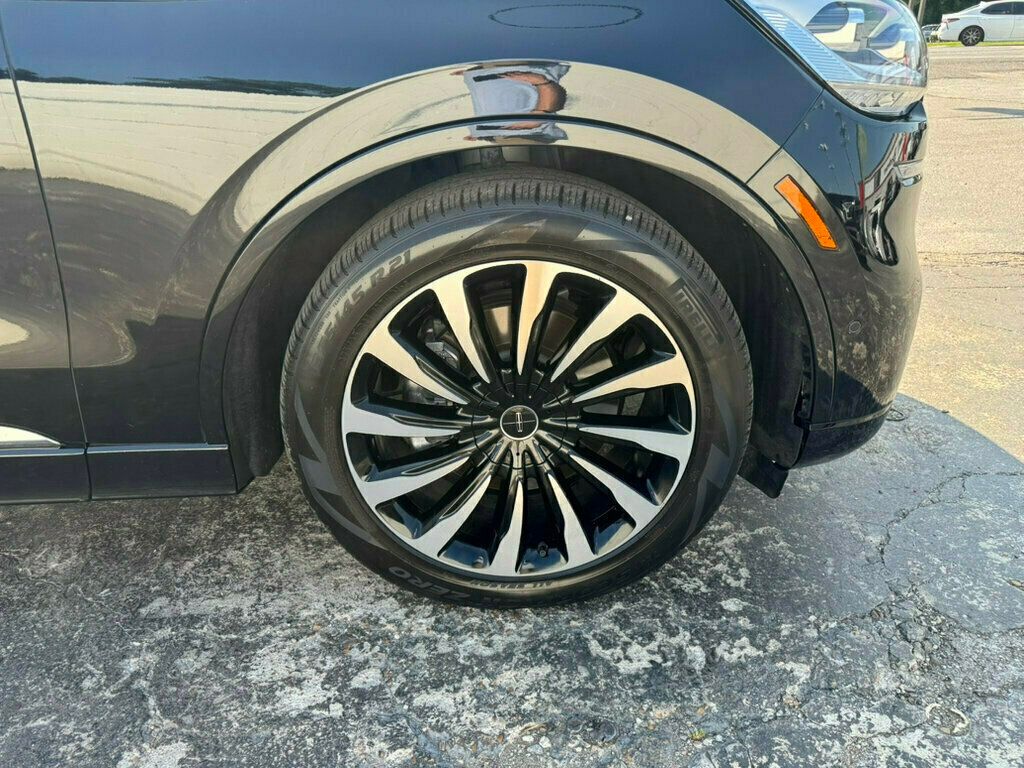 Vehicle image 10 of 34