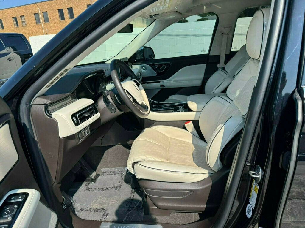 Vehicle image 33 of 34