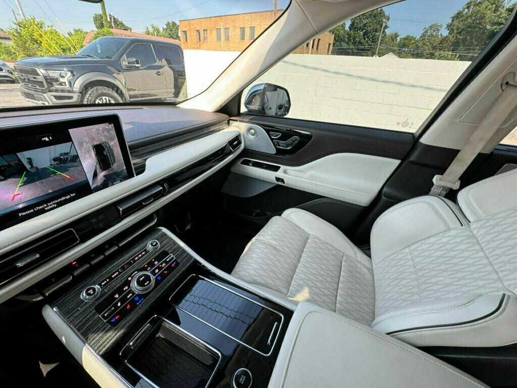 Vehicle image 21 of 34