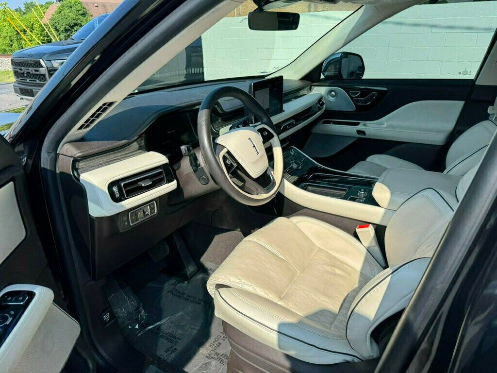 Vehicle image 20 of 34