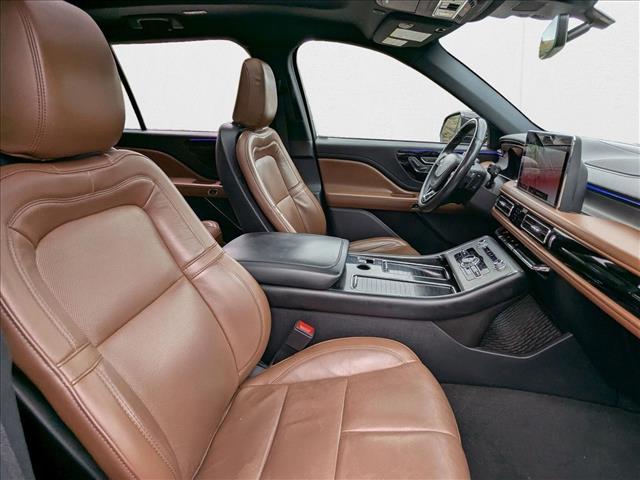 Vehicle image 15 of 28