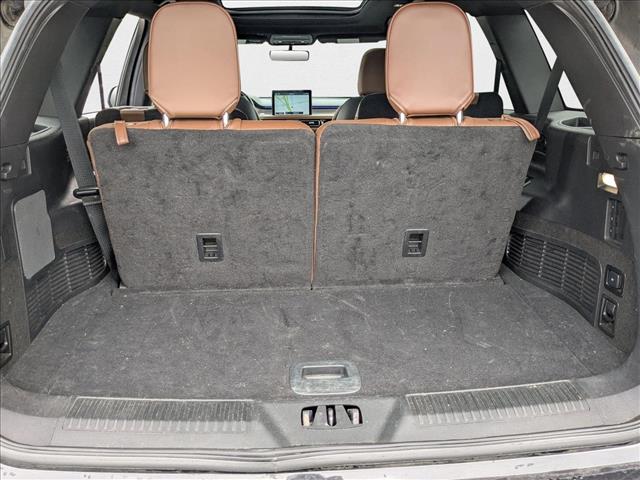 Vehicle image 10 of 28