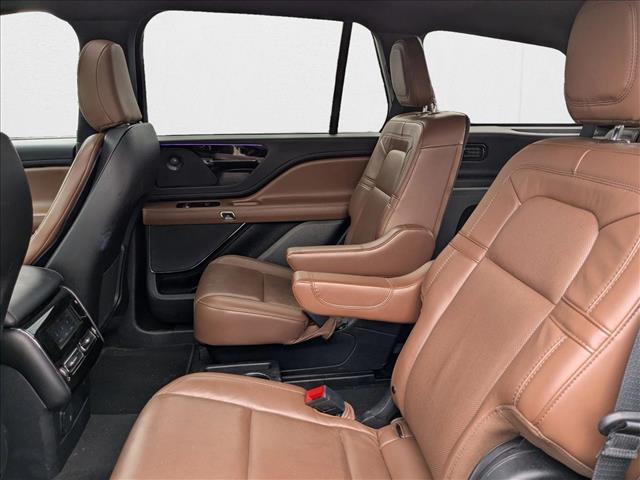 Vehicle image 13 of 28