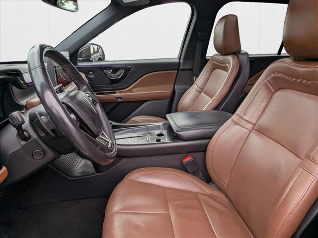 Vehicle image 14 of 28