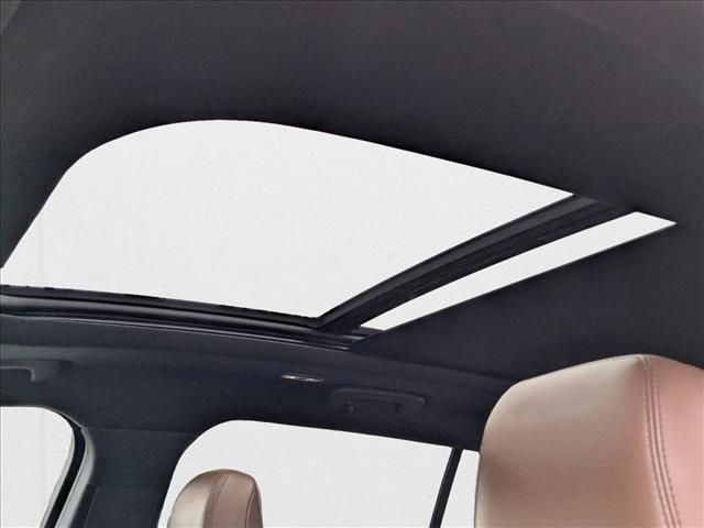 Vehicle image 27 of 28